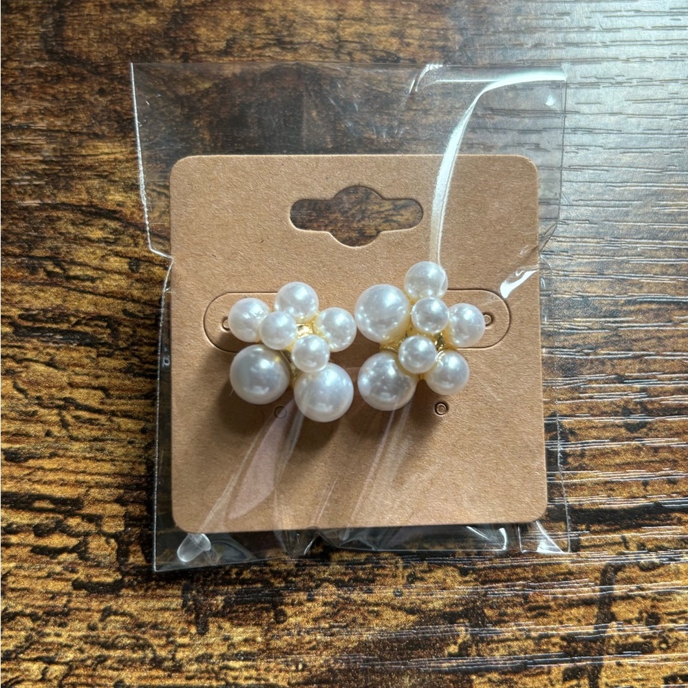 Elegant Pearl Cluster Earrings